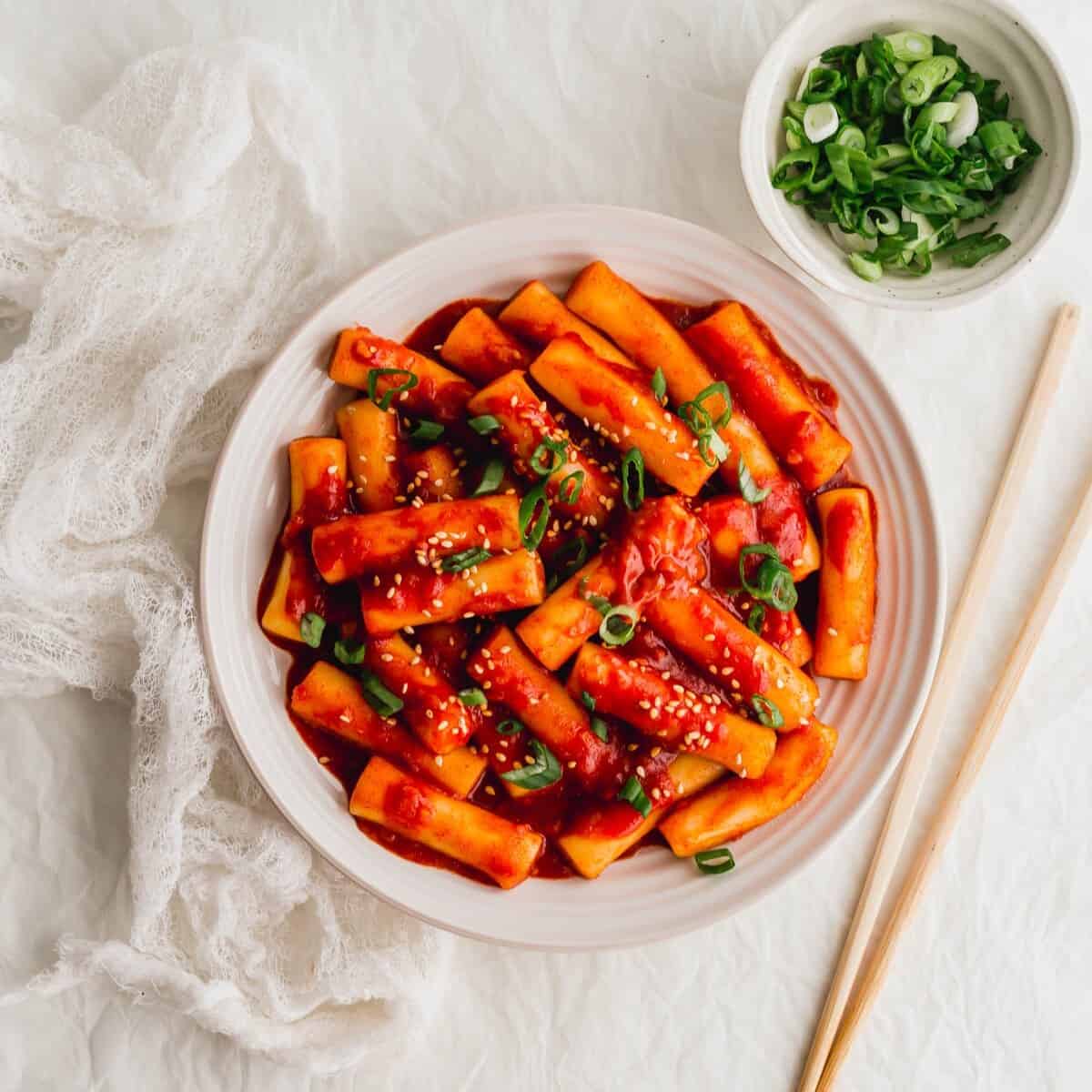 Tteokbokki (Korean Rice Cakes in Gochujang Sauce)