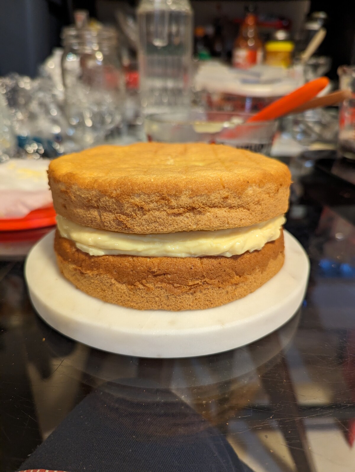 Profile of cake, cream and cake layers.